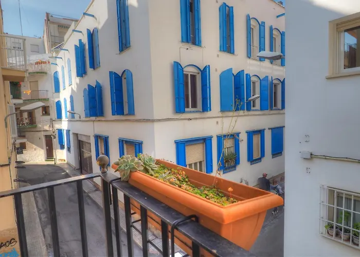 Center Family By Hello Homes *